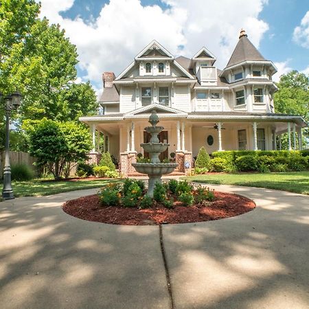 The Victoria Bed & Breakfast Bentonville Exterior photo