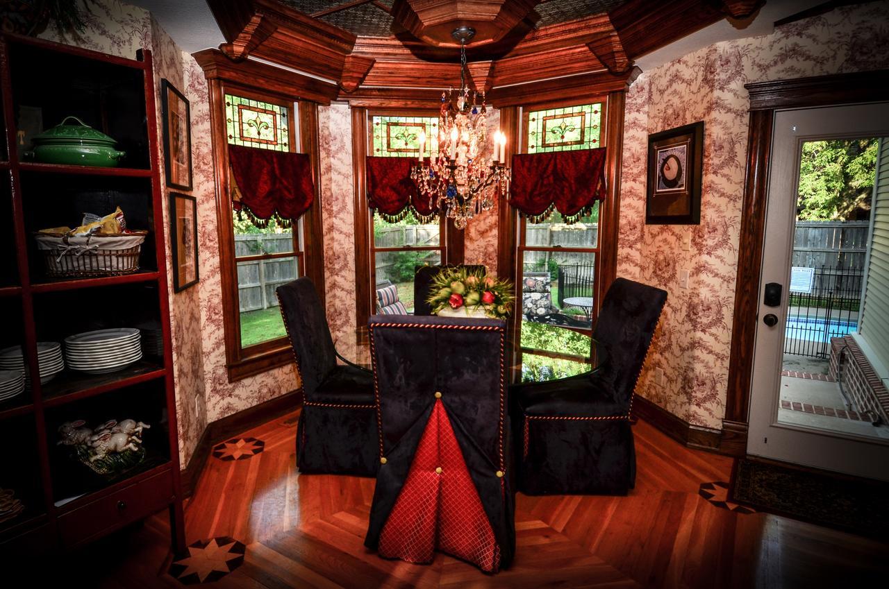 The Victoria Bed & Breakfast Bentonville Exterior photo