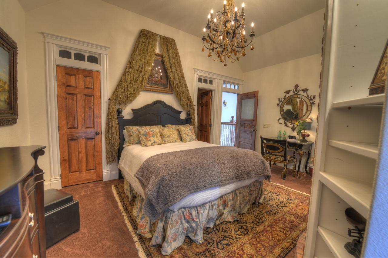 The Victoria Bed & Breakfast Bentonville Exterior photo