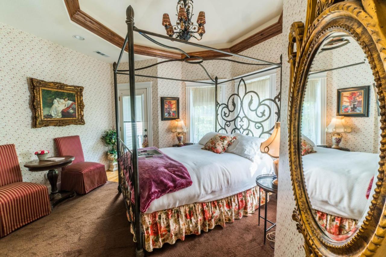 The Victoria Bed & Breakfast Bentonville Exterior photo