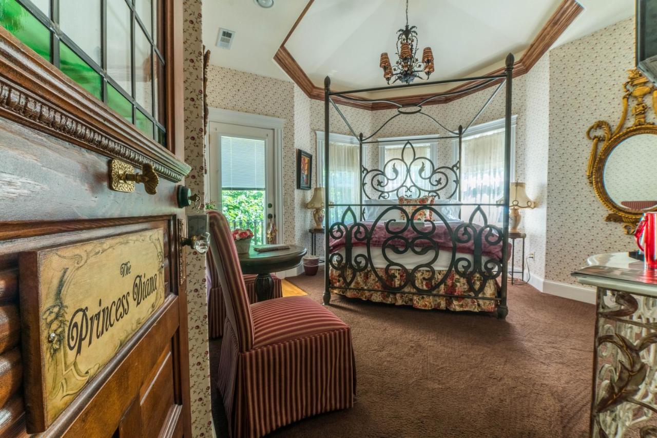 The Victoria Bed & Breakfast Bentonville Exterior photo
