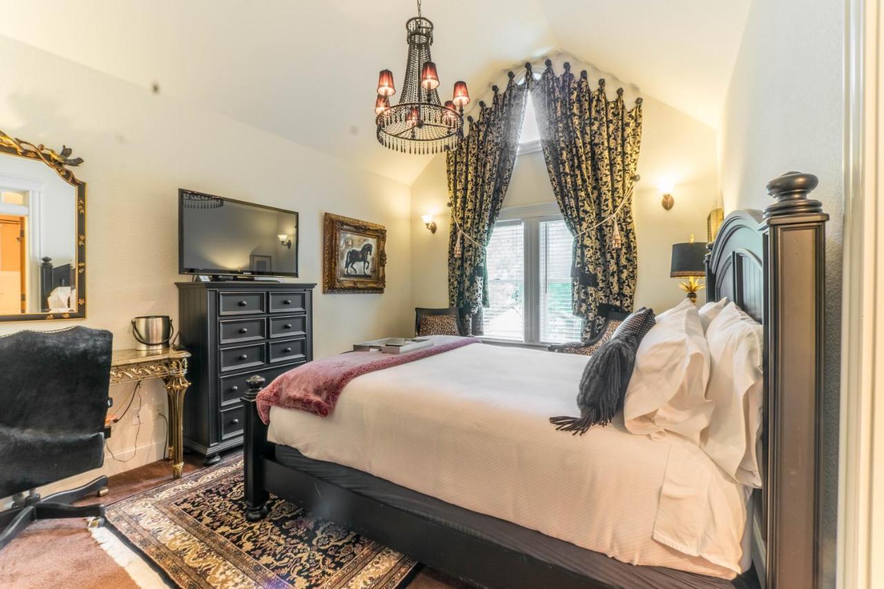 The Victoria Bed & Breakfast Bentonville Exterior photo